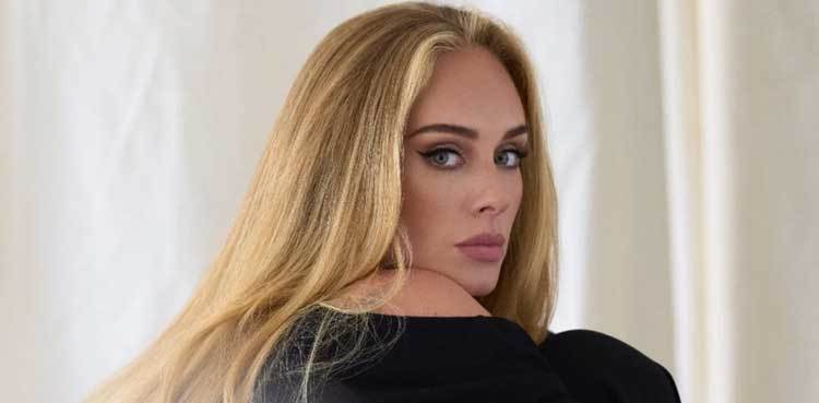 Adele en Coachella 2026 asistiendo al festival para ver la presentación de Justin Bieber