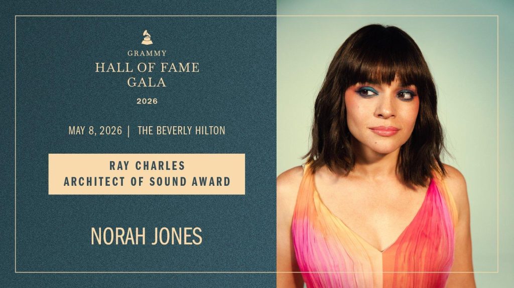 Norah Jones en la gala Grammy Hall of Fame 2026 recibiendo el premio Ray Charles Architect of Sound