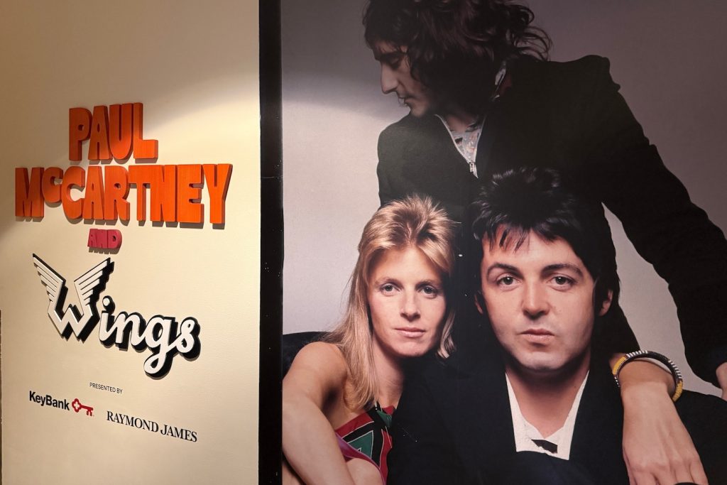 Entrada de la exhibición 'Paul McCartney and Wings' en el Rock & Roll Hall of Fame