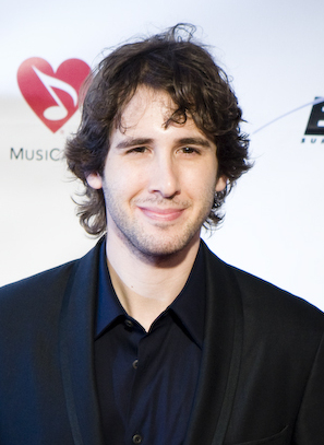 Josh Groban Presenta ‘Cinematic’, Una Nueva Obra Maestra del Pop Adulto