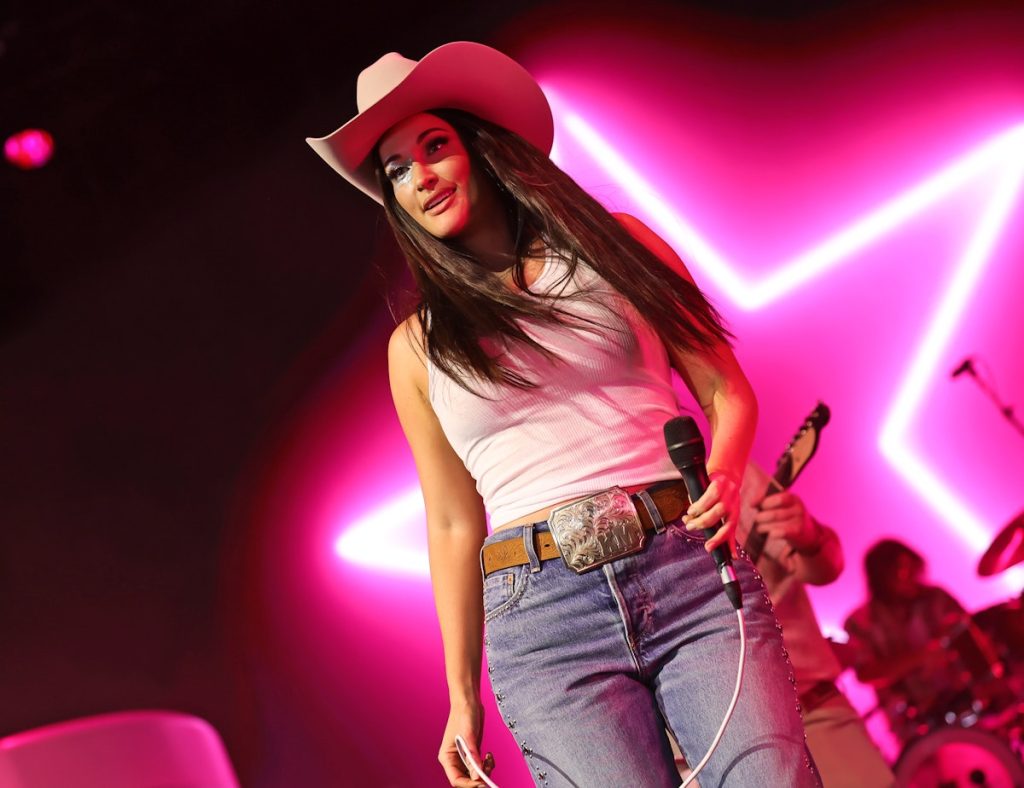 Kacey Musgraves anuncia su gira 'Middle of Nowhere' en apoyo a su nuevo álbum.