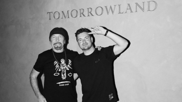 The Edge de U2 y Martin Garrix actuando juntos en el escenario principal de Tomorrowland 2026