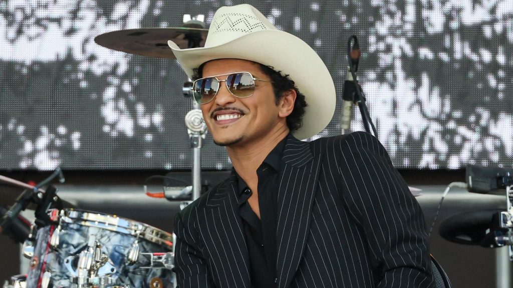 Bruno Mars Consolida Su Éxito en las Listas Adult Contemporary