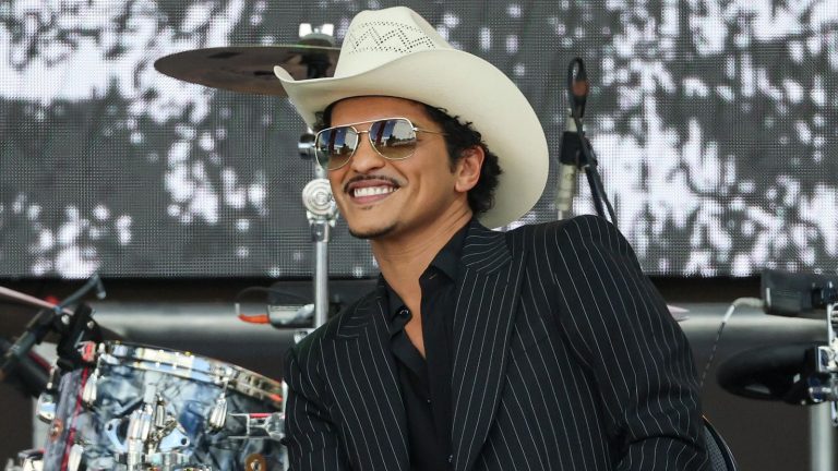 Bruno Mars Consolida Su Éxito en las Listas Adult Contemporary