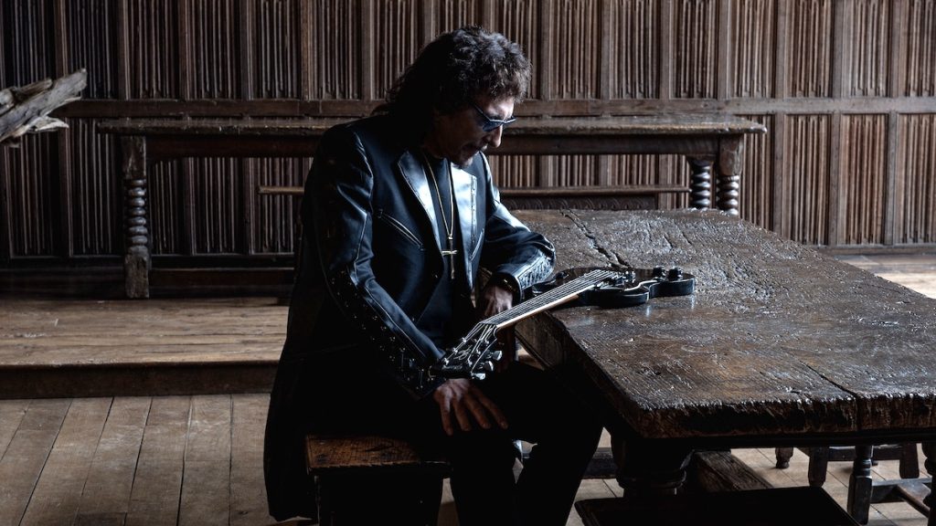 Portada del álbum 'From the Dark' de Tony Iommi