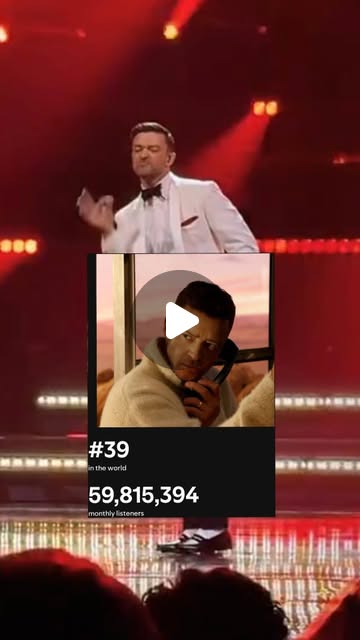 Justin Timberlake en una actuación en vivo, con luces de escenario de fondo.